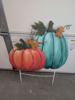 Fall outdoor yard decor