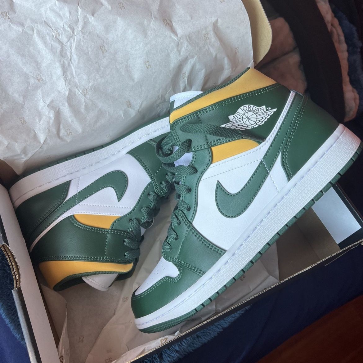 Jordan 1 Mid (Seattle supersonics) for Sale in Brooklyn, NY - OfferUp