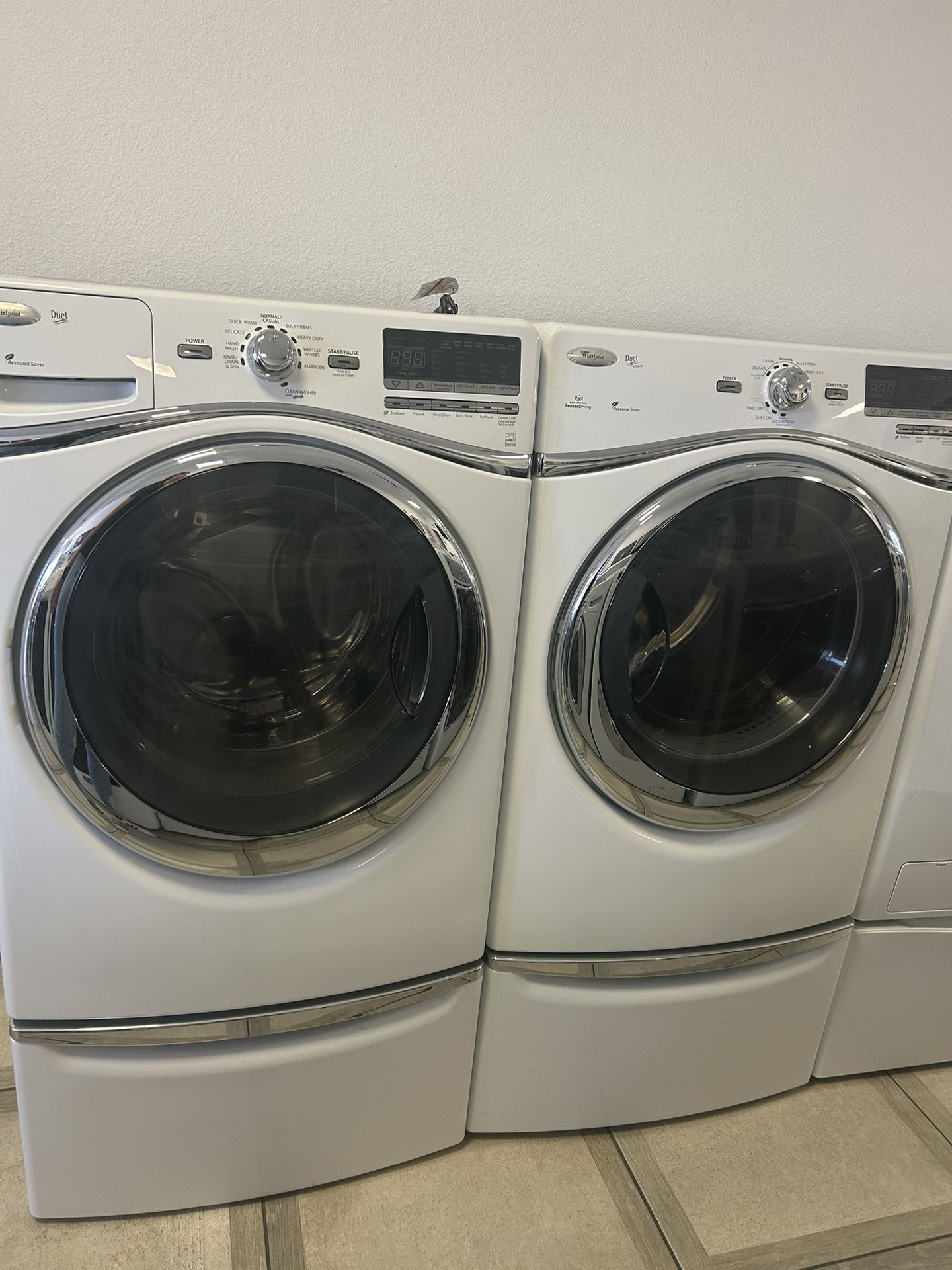 Whirlpool Washer And Gas dryer Set