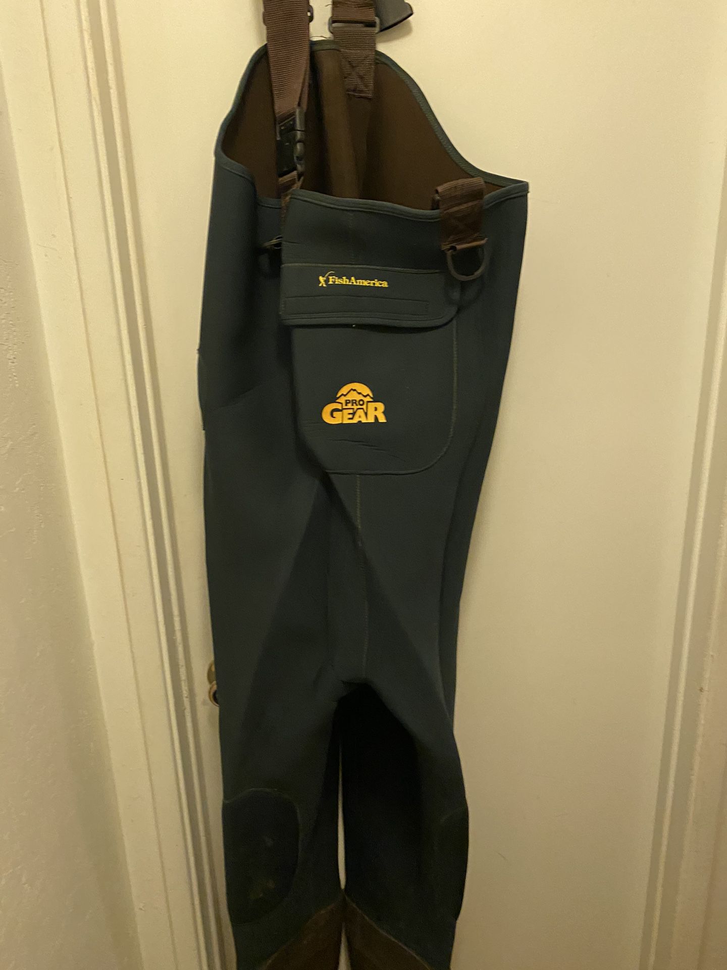 Size 12 fish america pro gear waders in great condition
