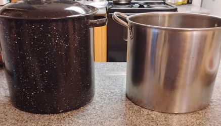 LARGE STOCK POTS
