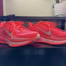 Nike Vomero 18 Bright Crimson