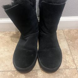 Women’s Size 7 UGG Boots