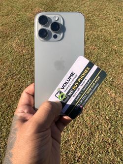 Apple IPhone 15 pro max No sim restrictions 256Gb MINT Battery 82% Natural Titanium