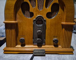 Crosley Collector's Edition Vintage-Style AM/FM Radio