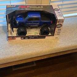 BRAND NEW $33 FORD F150 LIGHTNING REMOTE CONTROL TRUCK FOR ONLY $20 FIRM