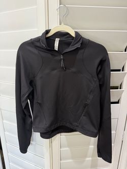Lululemon Tech Fleece Hiking 1/4 Zip Pullover in black size 4