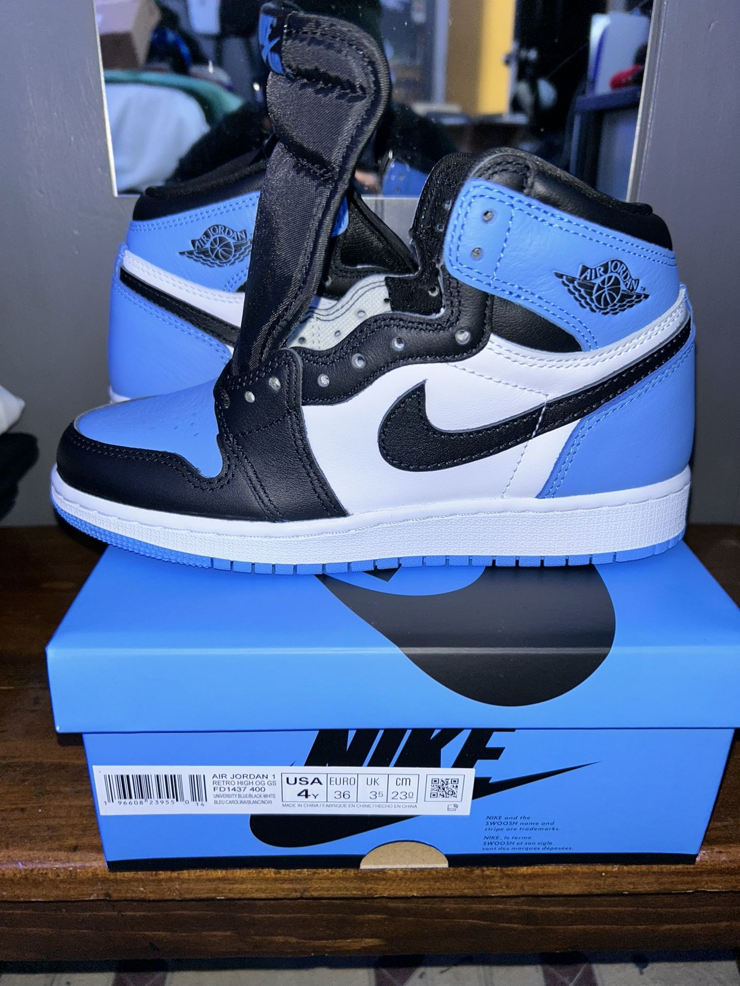Air Jordan Retro High OG 'UNC' Toe GS Size 6/M4