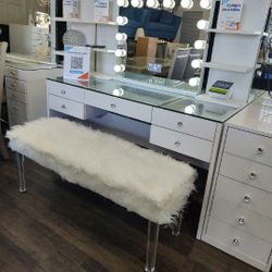 Brand New Vanity 5 Drawers 
Tempered Glass 
Acrylic White 
3 Large Top Drawers 
Smooth Rails Drawers 
Hollywood Bluetooth Mirror 
Adjustable Light 
$6