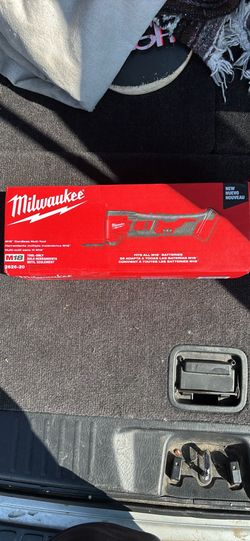 Milwaukee M18 18V  Oscillating Multi-Tool