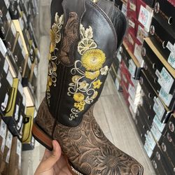 womens western boots
