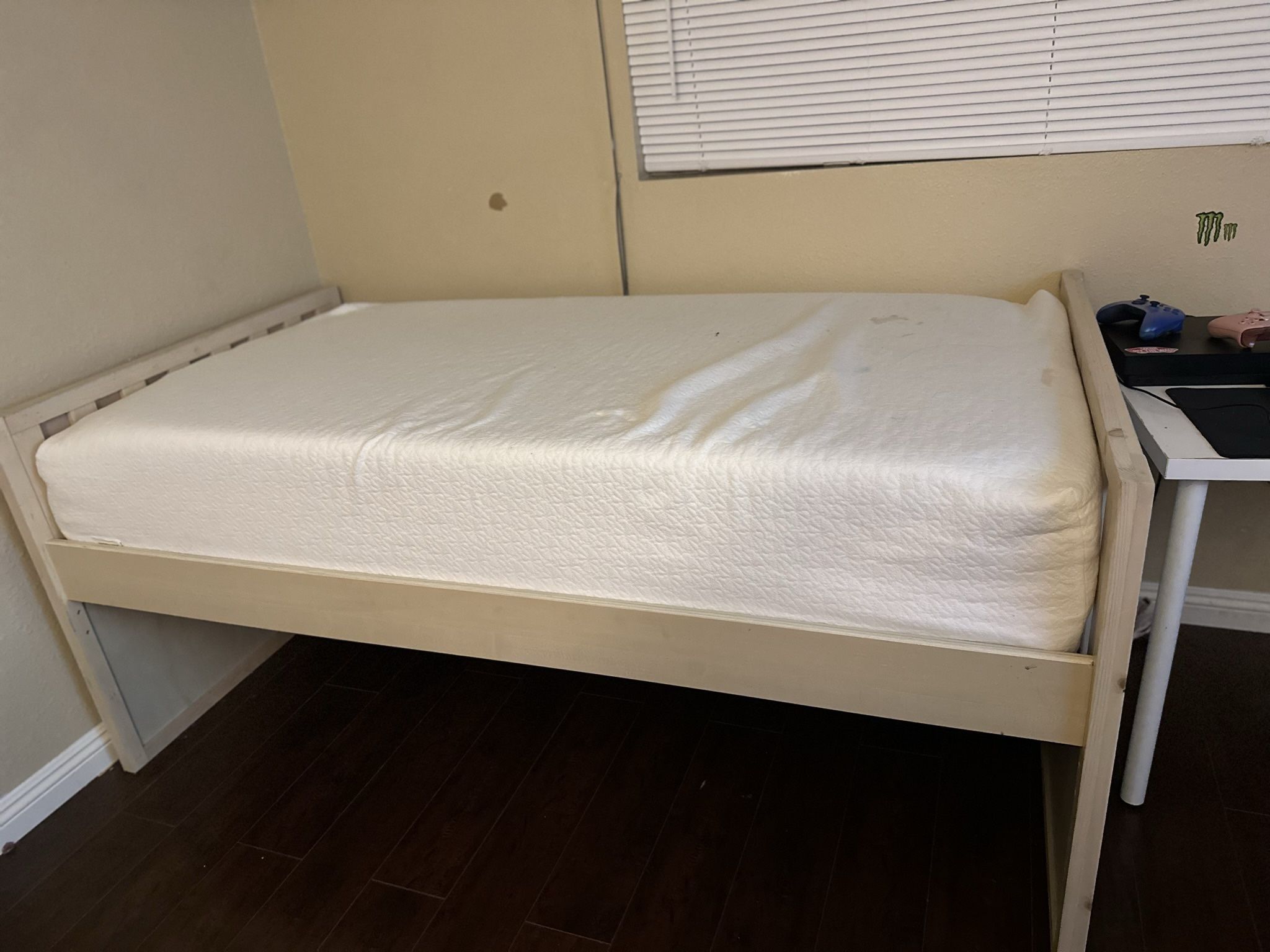 Selling Bed With Drawers for Sale in La Quinta, CA OfferUp