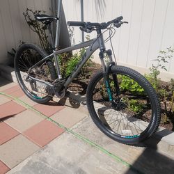 Fuji Nevada 1.9 - Hardtail Mountain Bike &  Retrospec Kinney City Bike - 7 Speed