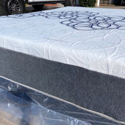 Queen Bamboo Hybrid Cool Gel Memory Foam Mattress!!