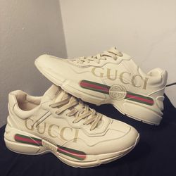  RHYTON GUCCI LOGO LEATHER SNEAKERS 