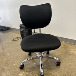 Modern Black Fabric Office Chair – Excellent Condition!