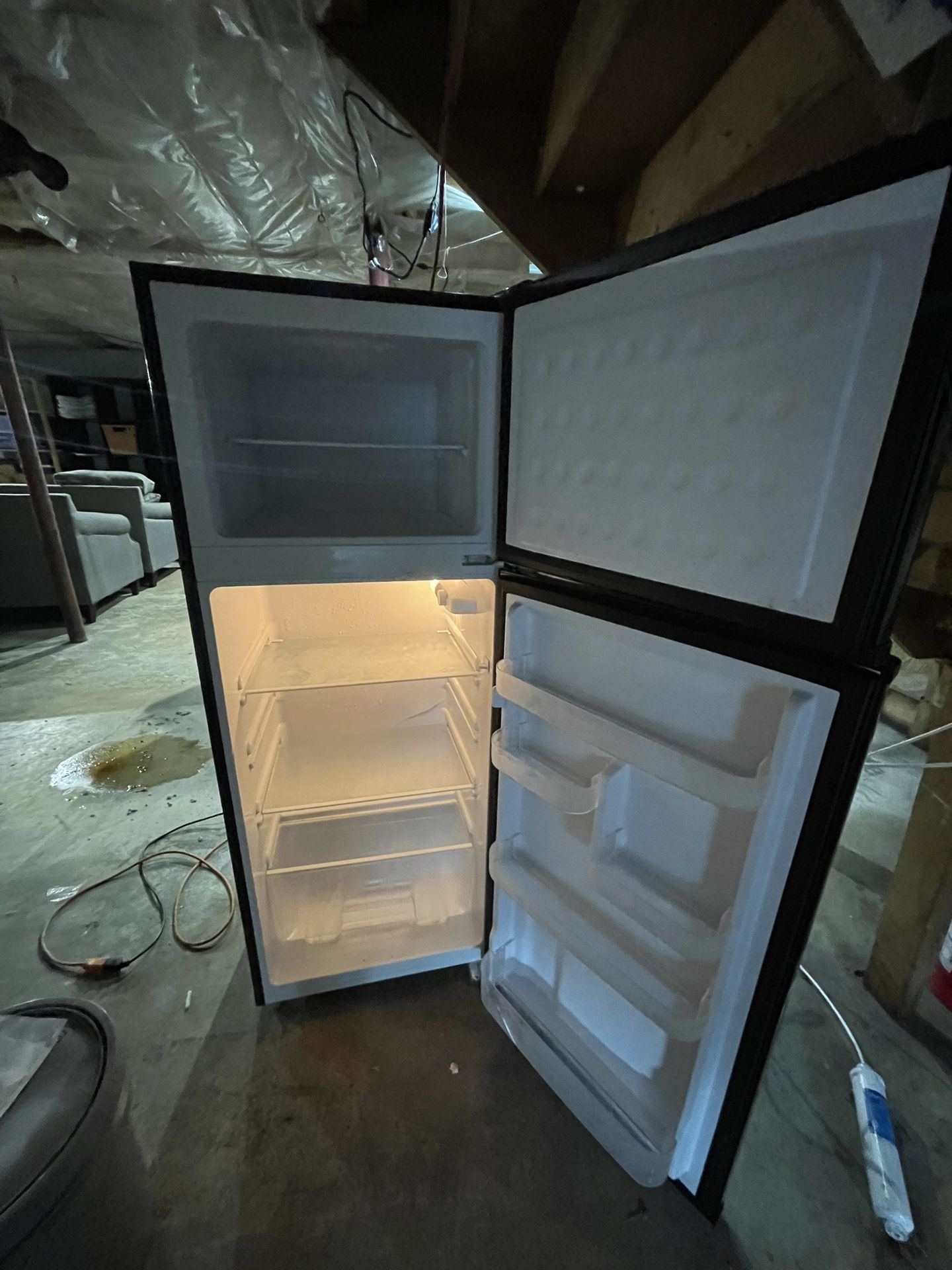 7.5 cu. ft. Top-Freezer Refrigerator- Black