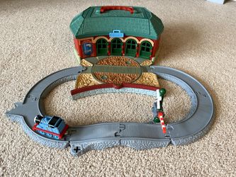 Roundhouse Station Thomas Train Take Along Play + Sliding Turntable Track