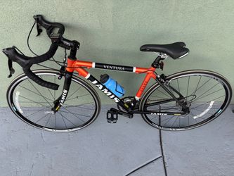 Jamis Ventura Elite Road Bike Shimano 105 Carbon Fork 700C