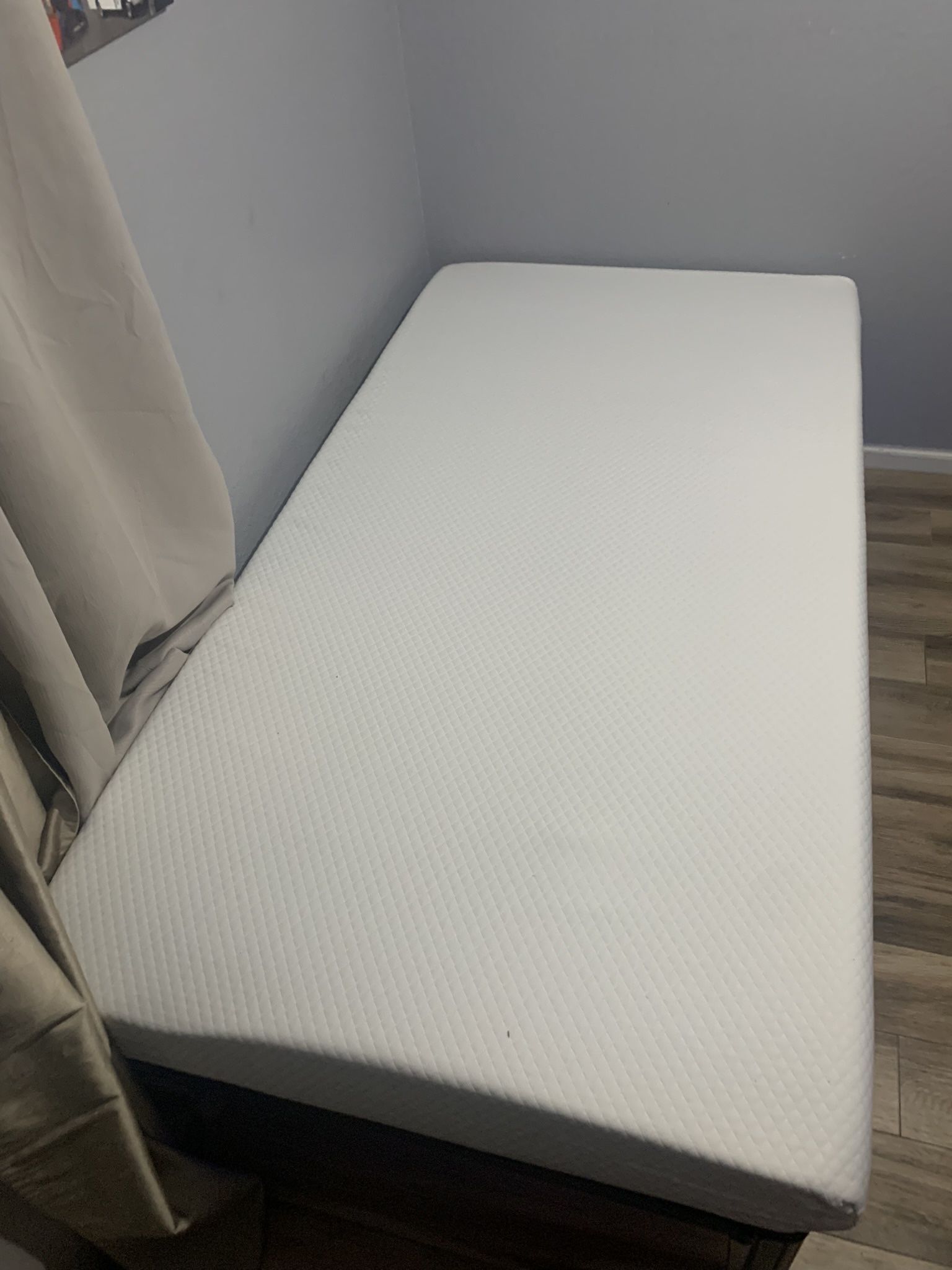 Brand New Memory Foam Beds-twins 