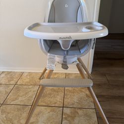 Munchkin 360 Cloud High Chair