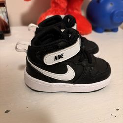 Toddler/Infant Nikes (size 5C)