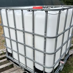 Water Tank IBC Tote  275 Gallon