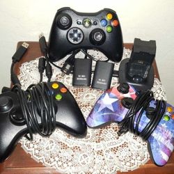 EXCELLENT CONDITION XBOX 360 WIRELESS CONTROLLER X2 RECHARGEABLE BATTERIES WITH CHARGING DOCK PORT 2 WIRED CONTROLLERS