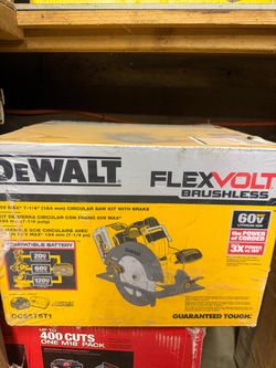 Brand New Sealed - DeWalt FLEXVOLT 60V MAX 7-1/4" Circular Saw Kit (DCS575T1)