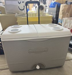 Rubbermaid 75 Qt. Wheeled Cooler