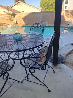 Vintage heavy  weight rockinge size 48” inch diameter chairs tabl