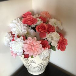Big Vase 🏺 With Flowers 🌺 
