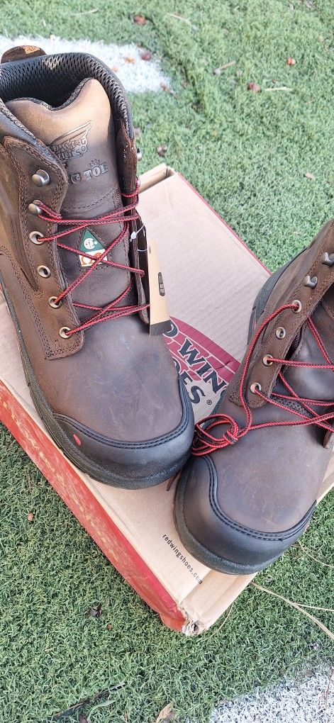 Mens Work Boots  Size 11. New' Red Wins