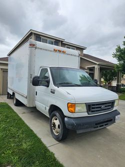 Ford E350 super duty 5.4 v8 15ft box truck