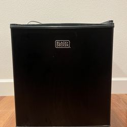 Black decker mini fridge used with normal wear. Still in great condition.