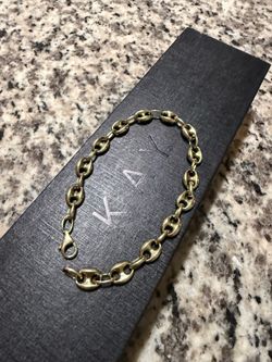 10k gold Gucci bracelet 8.5 inch long in perfect condition,shape