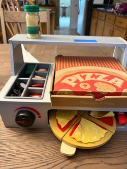 Melissa & Doug Top & Bake Wooden Pizza Counter Play Set