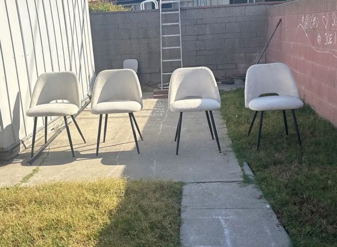 Set of 4 Sleek White Modern Chairs with Black Legs