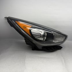17-19 Kia Niro Passenger Side RT Headlight OEM 