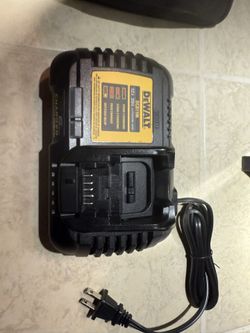 DeWalt DCB1106 Charger