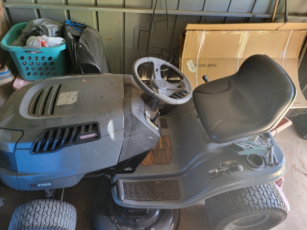 Craftsman 42-INCH RIDING MOWER NEW BATTERY AND BLADES