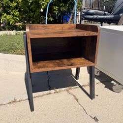 Small wood/black medal night stand