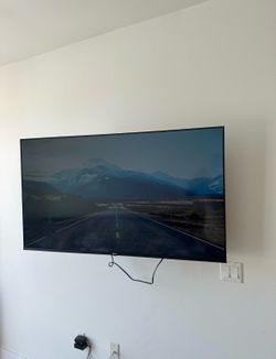 📺 65-70in.  Roku Smart TV – Lightly Used – Excellent Condition