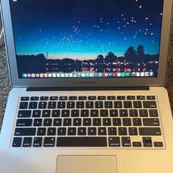 2017 MacBook Air Amazing Condition