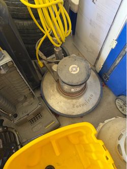 Floor buffer