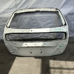 2017 Toyota Prius Tail Gate Shell 