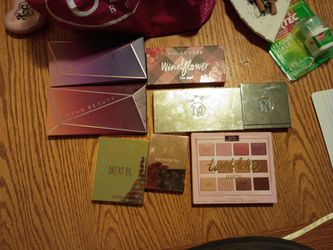New make up pallets eye shadow