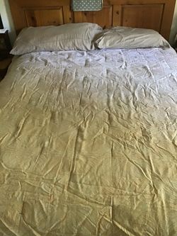 Martha Stewart "Collection" (Queen Size) Bed Comforter...Great Condition...
