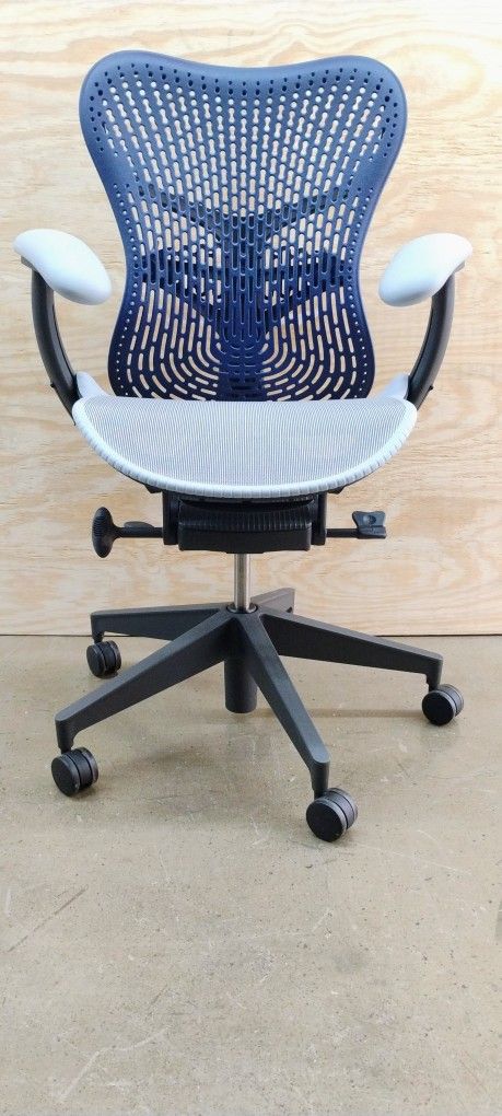 HERMAN MILLER MIRRA 2 FULLY-LOADED OFFICE/GAMING CHAIR - READ DESCRIPTION + Yes. It's Available