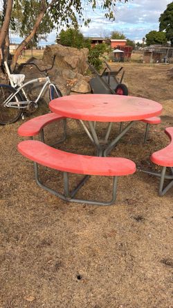 Outdoor lunch table